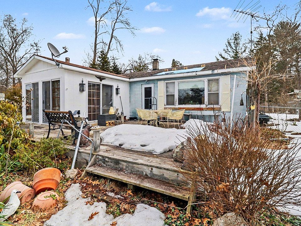 1st image of 203 S Maple Rd