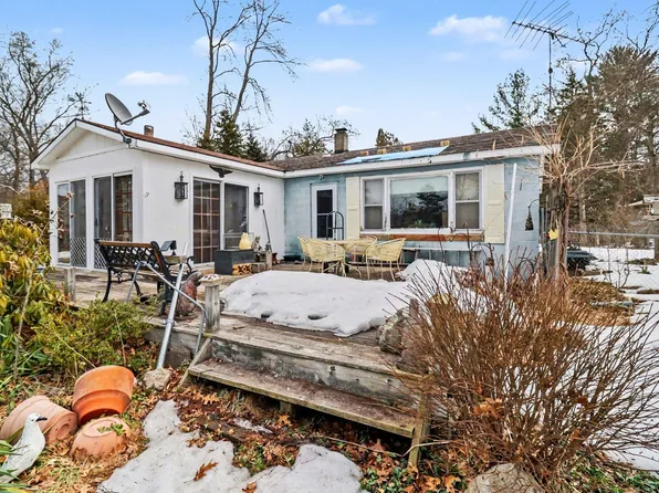 203 S Maple Rd, Branch, MI 49402