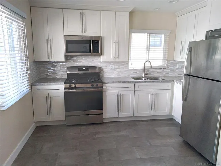 4608 Marlborough Dr — Photo 2