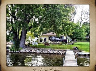 11728 Algonquin Dr, Pinckney, MI