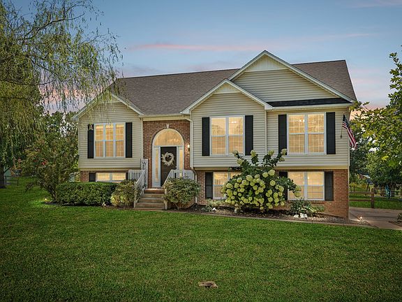 2nd image of 943 Beechcroft Rd