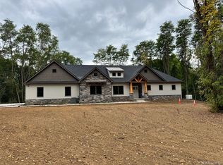 3 Brighton Rd, Brighton, MI 48116