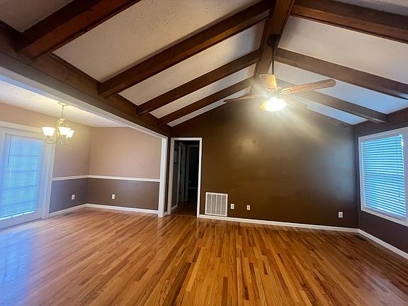 3rd image of 213 Oakdale Dr