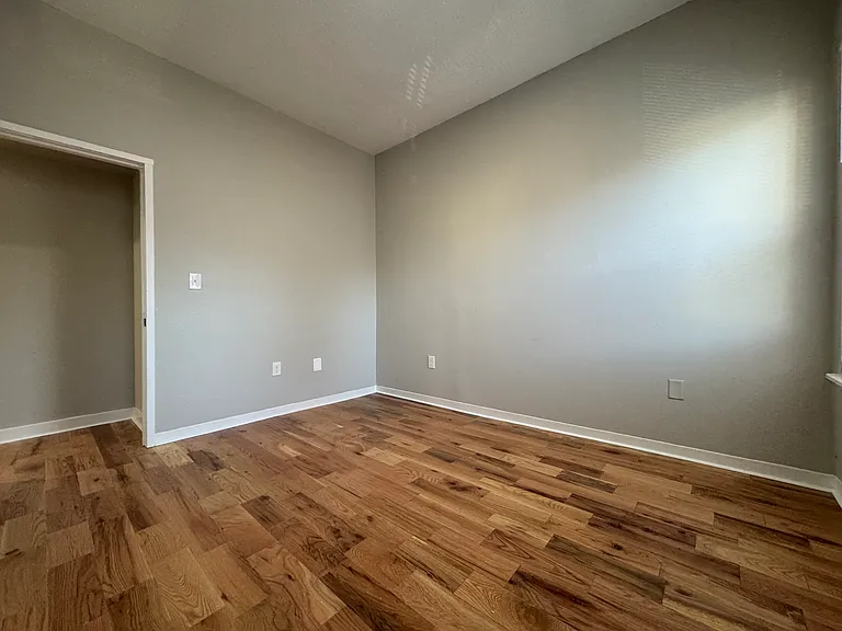 142 Rowe St #4-D — Photo 8