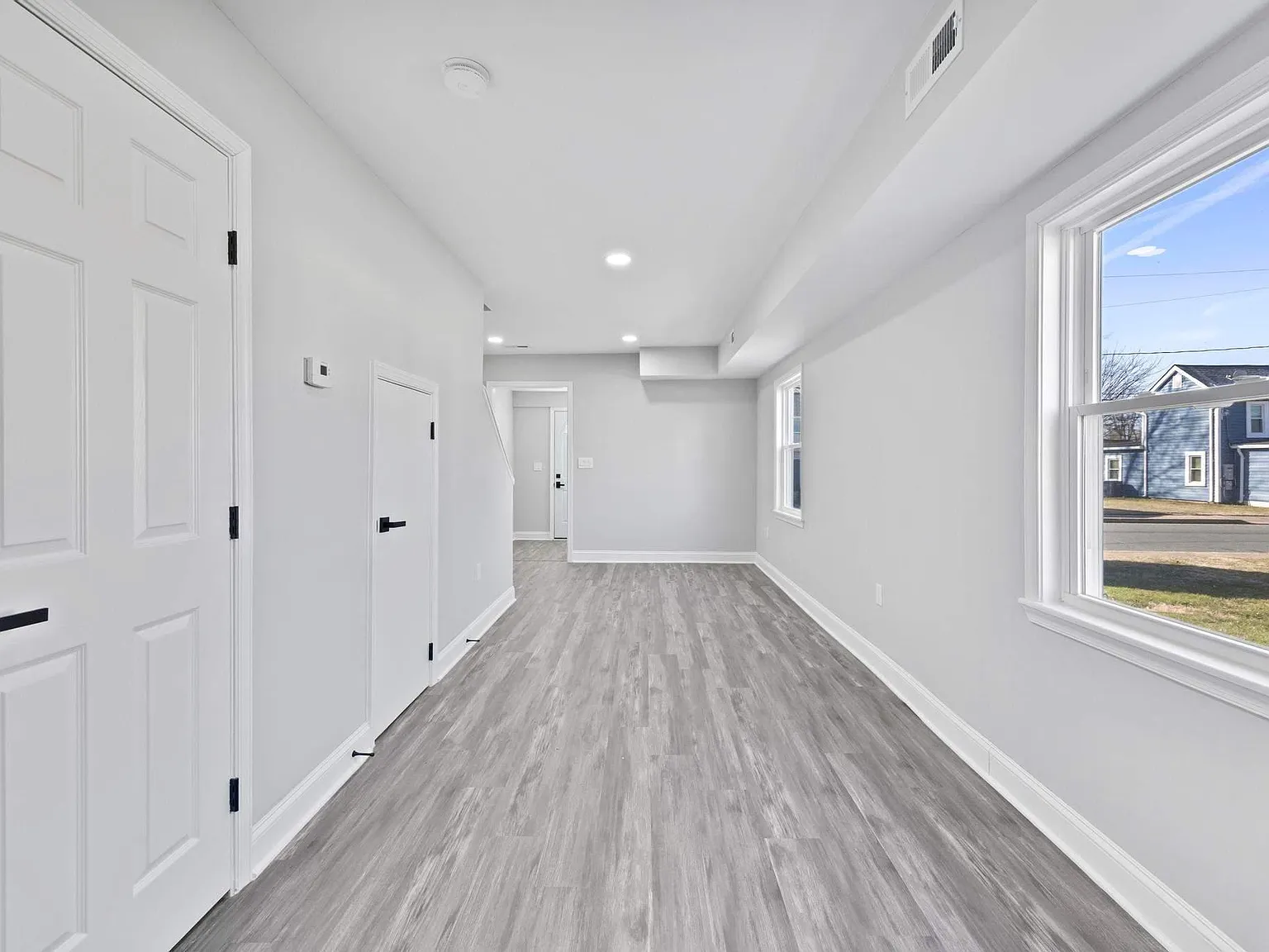3 bed, 1.5 bath, 1800 sqft, $892 — Photo 3
