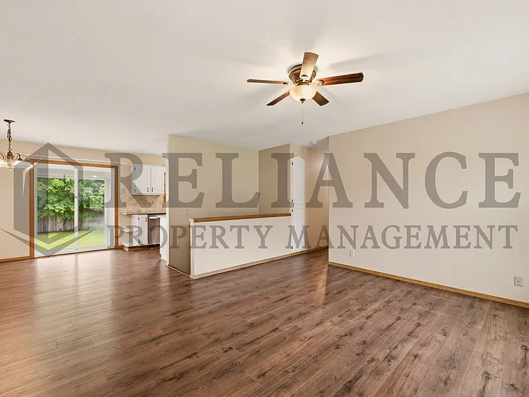 516 N Lakeside Dr — Photo 15