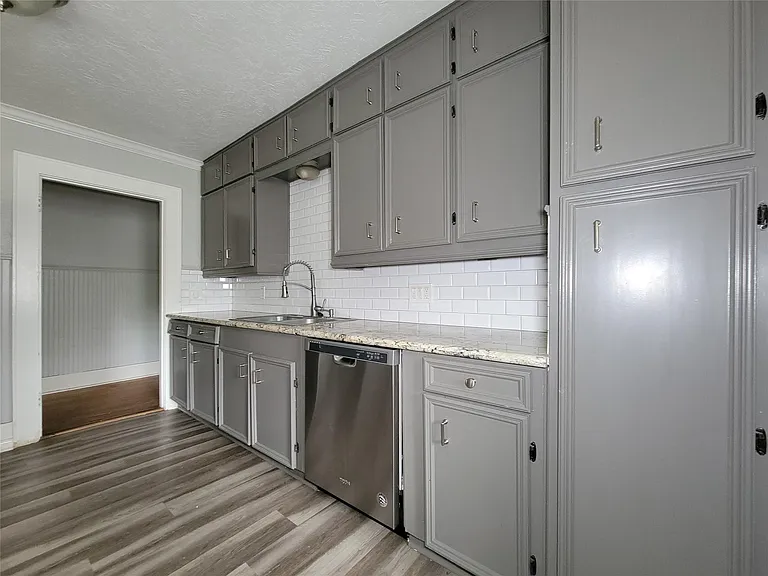 508 W Lang St — Photo 11