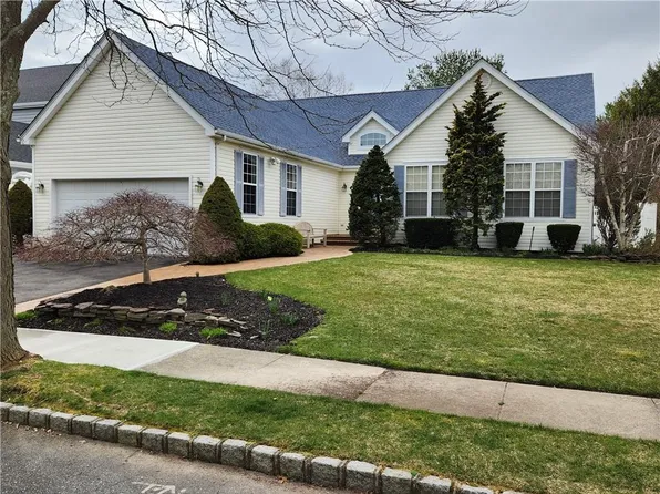 27 Auden Avenue, Melville, NY 11747