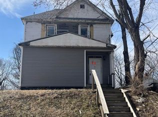 915 Wells St, Burlington, IA