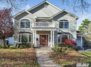 974 Putnam Ave, Merrick, NY 11566