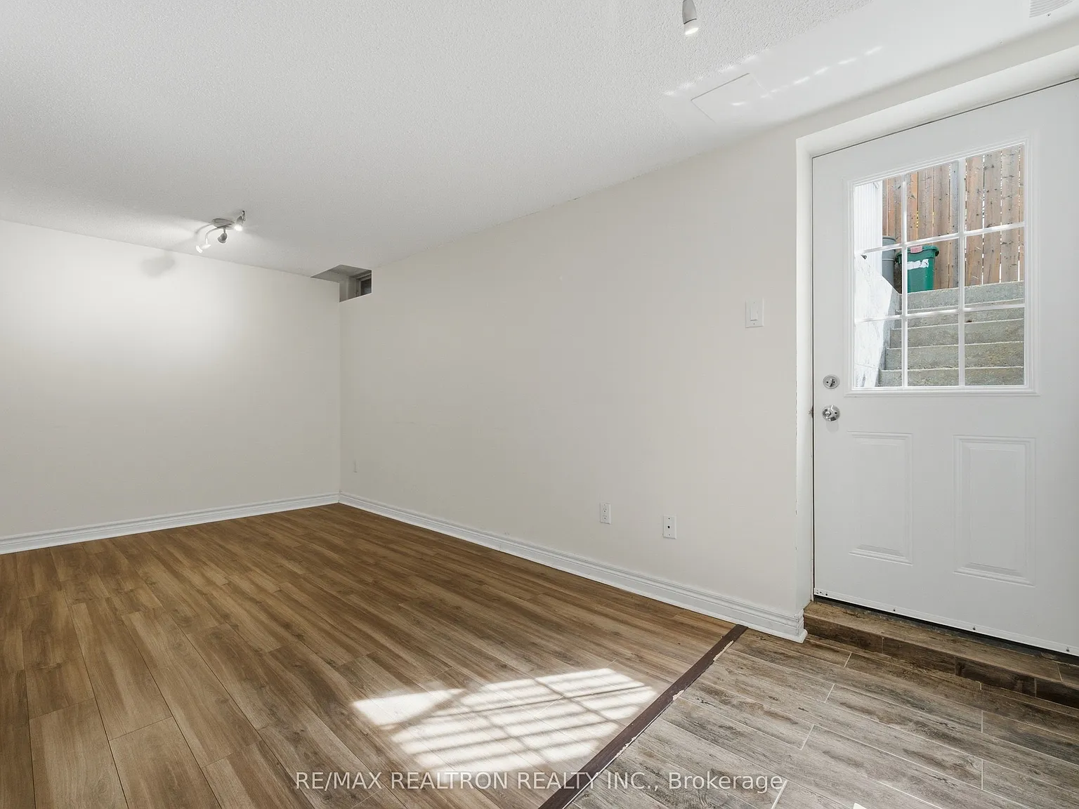 2 bed, $1,900 — Photo 4