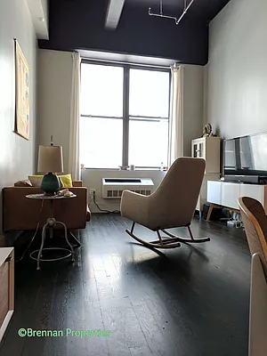 Rented by Manhattan Management LLC | media 35