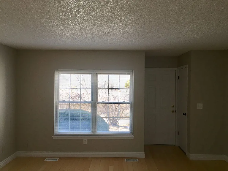 8084 Lexington Park Dr — Photo 2