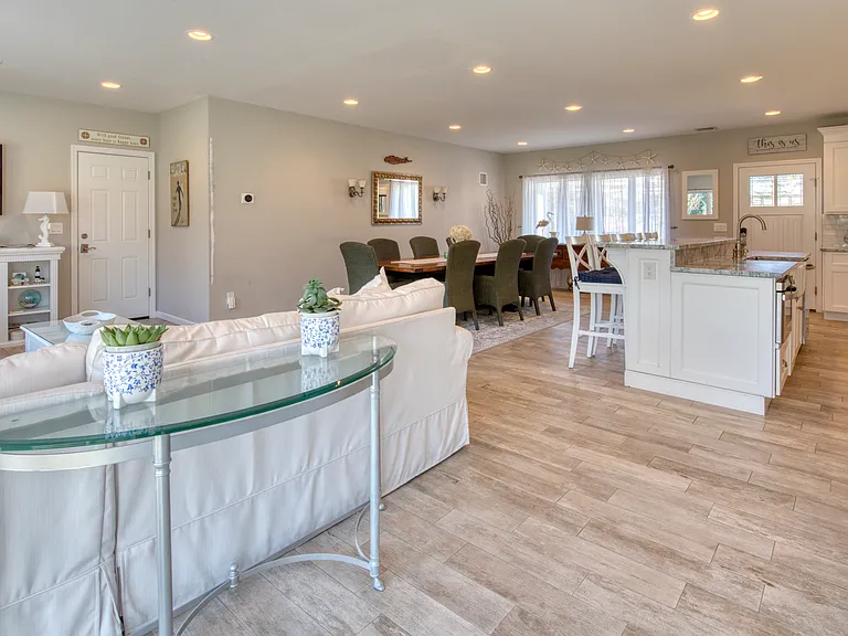 18 Fairview Ave — Photo 5