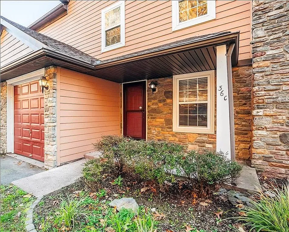$2,650 - Amazing 3+ Bedroom 3 Bathroom House In East Stroudsburg With Great Amenities — Photo 2
