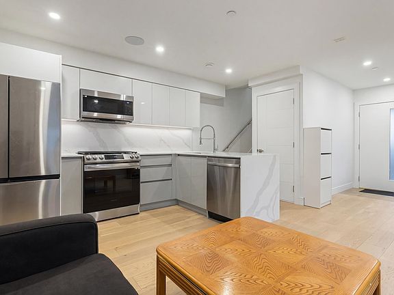 4th image of 2885 Georgia St E