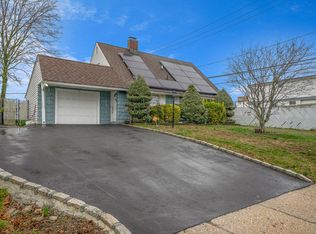 173 Bloomingdale Rd, Levittown, NY 11756