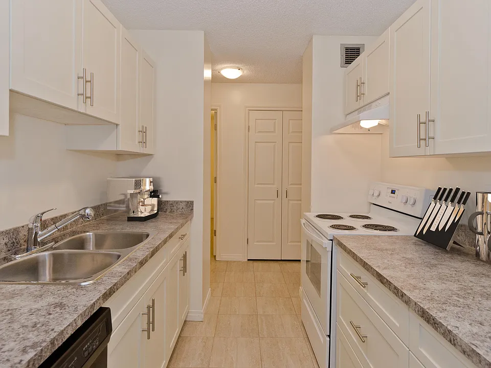 1339 15th Ave SW