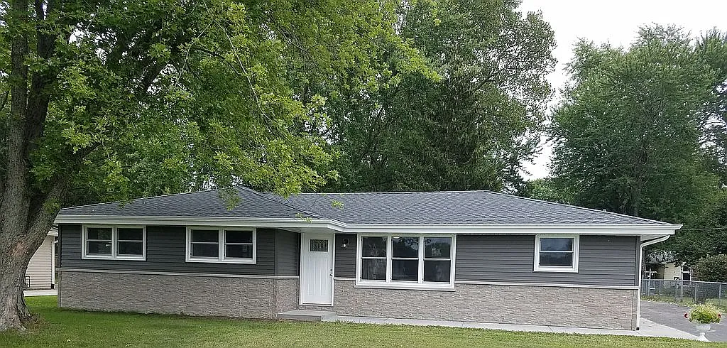 1219 Vista Dr photo 1