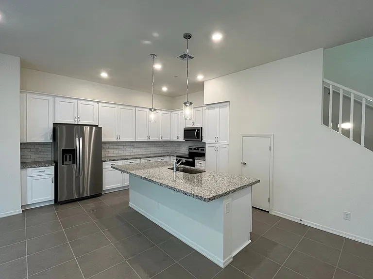 265 E Balsam Dr — Photo 12