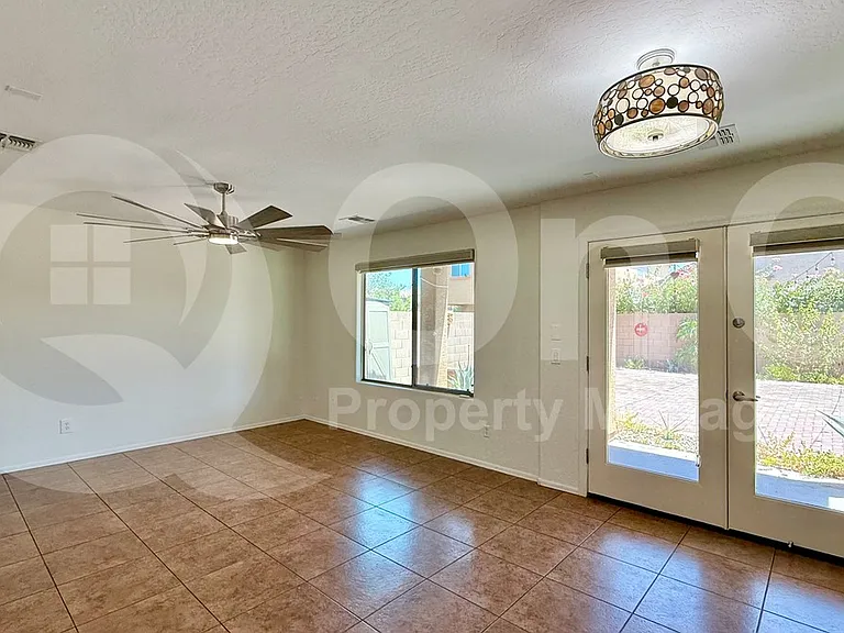 5731 W Beth Dr — Photo 3