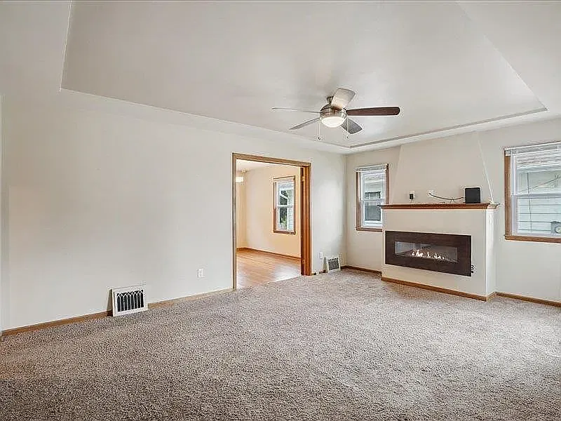 4 bed, 1739 sqft, $2,880 — Photo 3