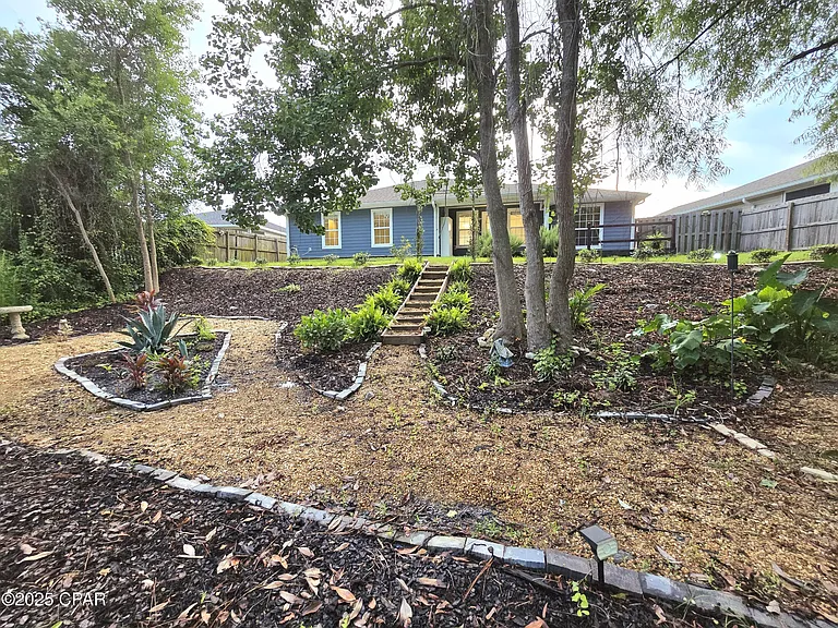 603 Diamonte Cir — Photo 32