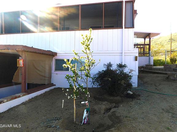 4th image of 27627 Comstock Ave