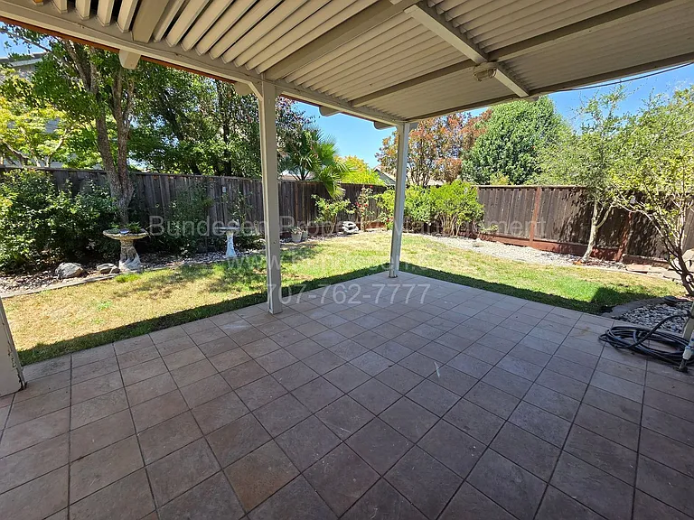 1736 Burgundy Ct — Photo 7