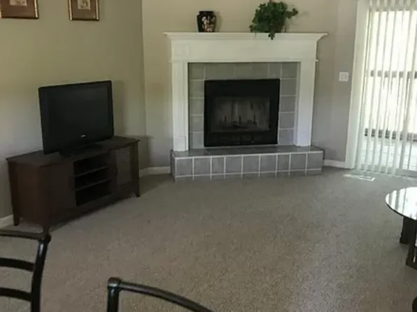 9263 S Pointe Retreat Dr, Bloomington, IN 47401