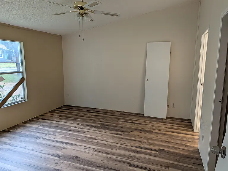 610 Hamilton Creek Dr — Photo 2