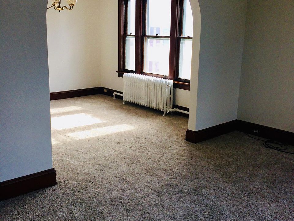 2nd image of 300 2nd Ave