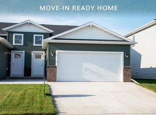 6709 Meadow View Dr S, Fargo, ND 58104