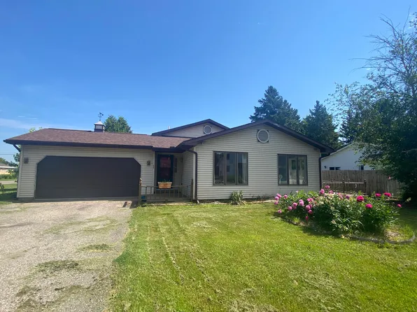 1109 Mann Dr, Sault Sainte Marie, MI 49783
