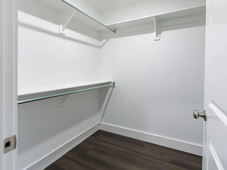 The Lakewood House Apartments — Photo 40