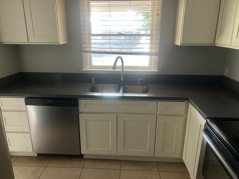 2210 Concord Ln #1 — Photo 3