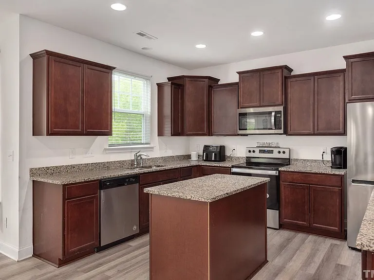 220 Avery Glenn Way — Photo 19