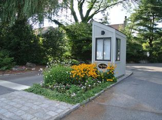 15 Pineridge Rd, Larchmont, NY 10538