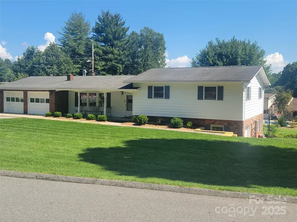 152 Springview Dr, Waynesville, NC 28786