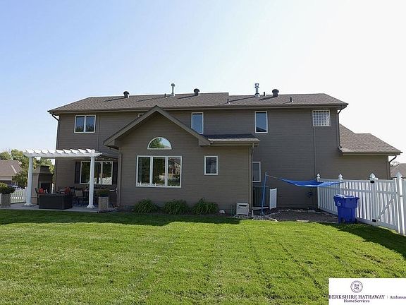 5th image of 2130 Stillwater Dr