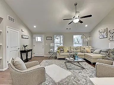 4th image of 3331 Midway Rd