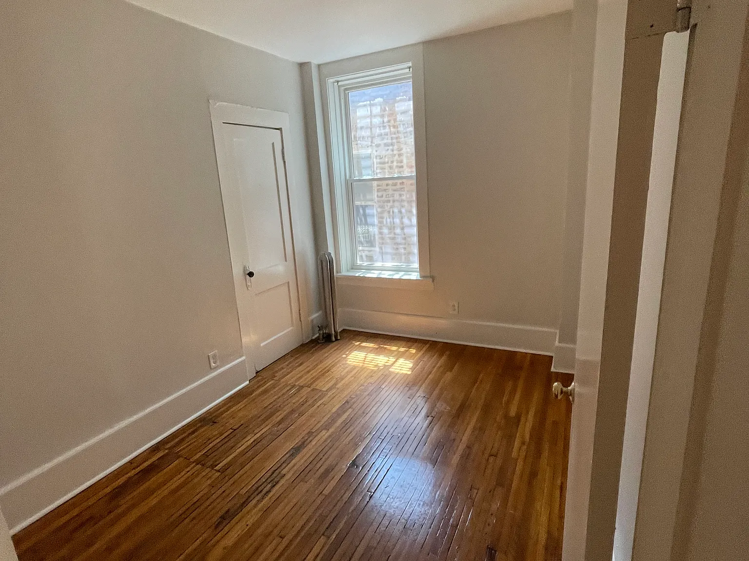 3 bed, 1200 sqft, $1,900 — Photo 3
