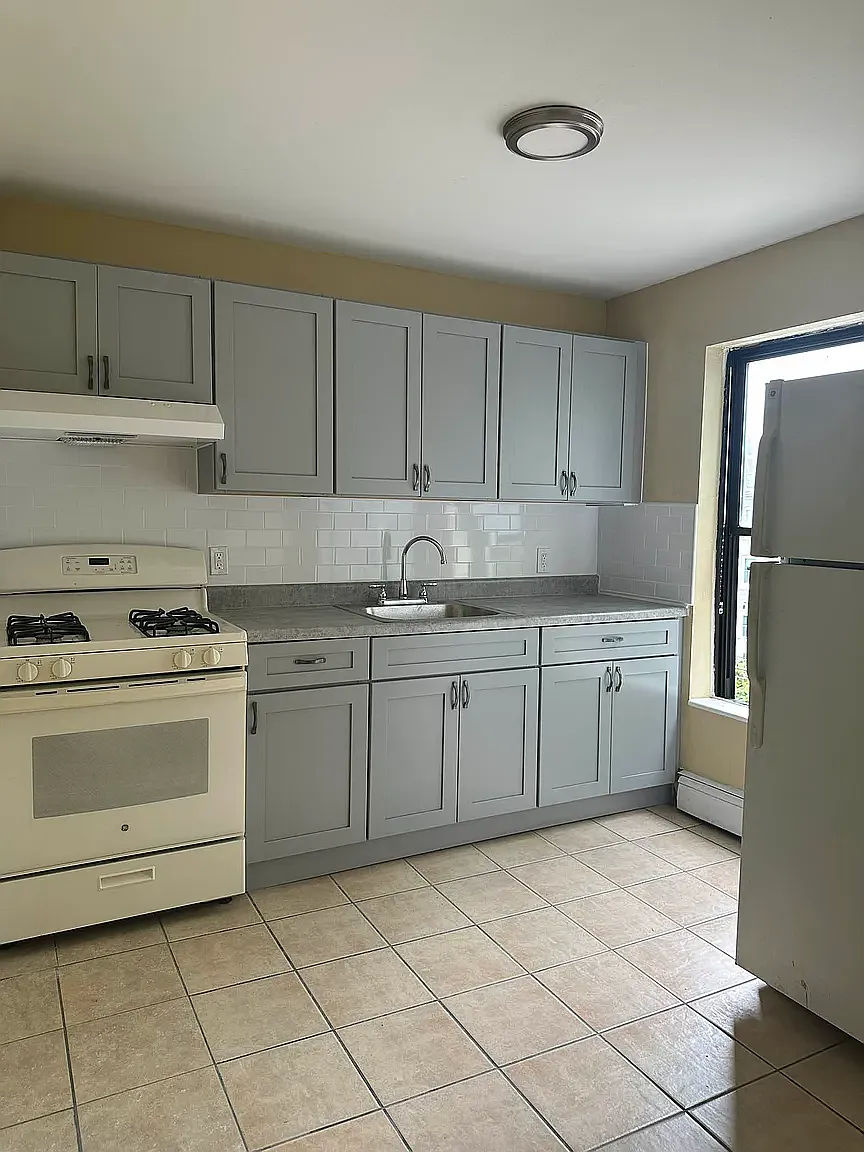 124 23rd Street — Photo 3