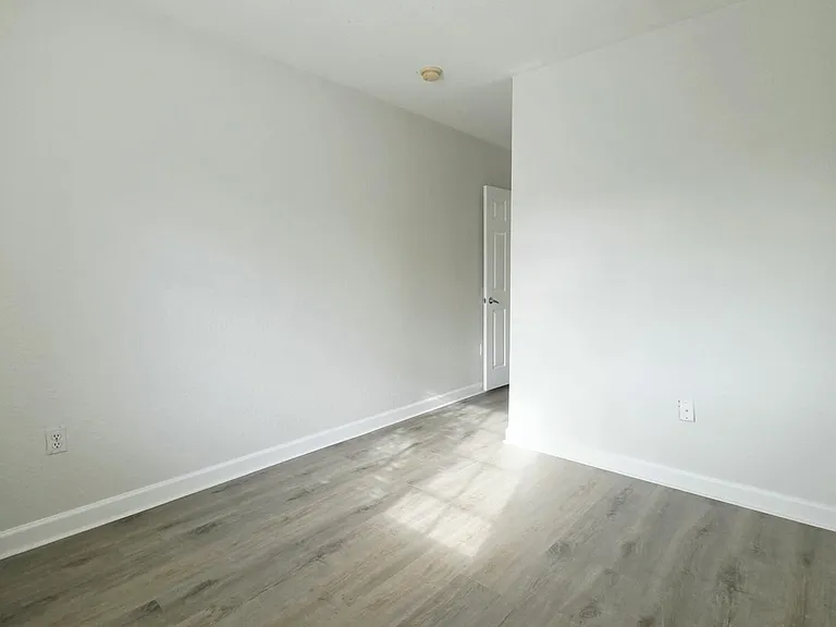 4154 Napoli Lake Dr — Photo 17