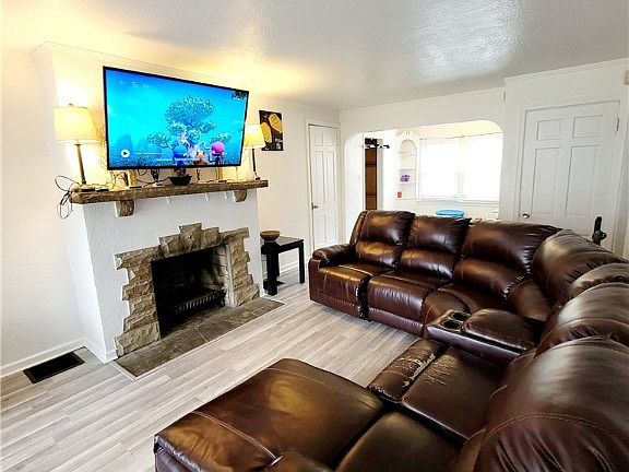4th image of 4008 Midway Ave