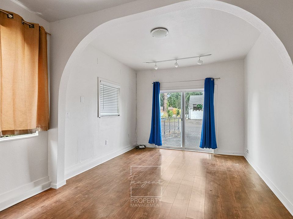 1st image of 626 NE 120th Ave #0