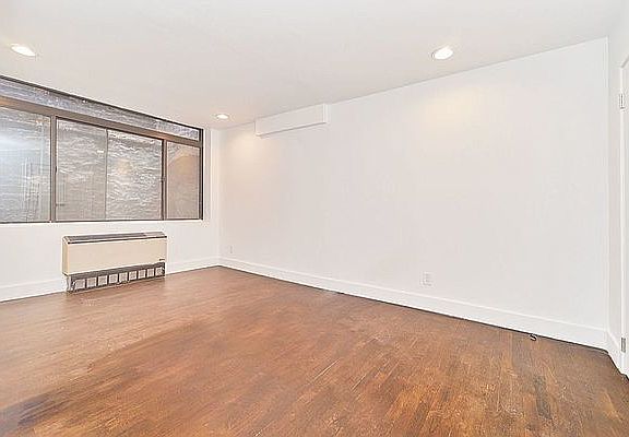 2nd image of 213 E 37th St #Ba