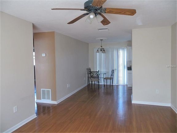 Nice great room with laminate floors