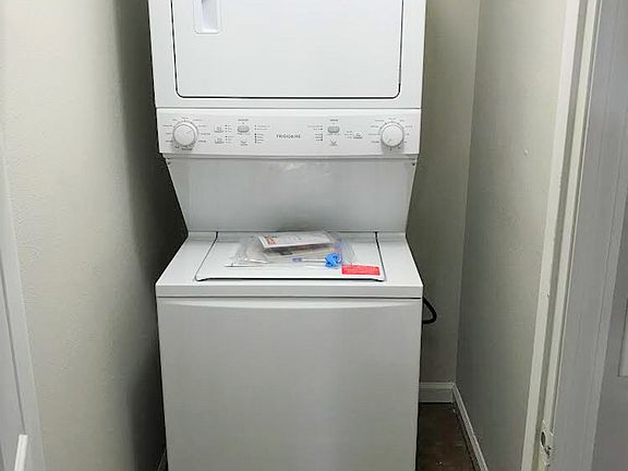 4th image of 1415 Charlotte St #1