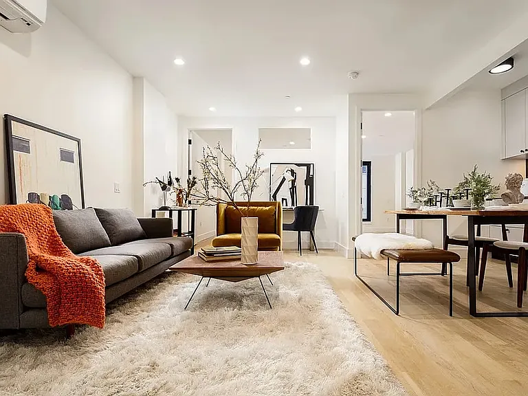 260 Gold St #812 — Photo 1